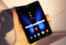 Samsung Galaxy Fold ruce na recenzi
